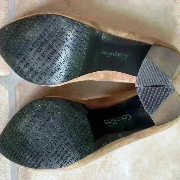 Calvin Klein Elita stacked, pointy toe, tan suede high heels; size 8.5 - Picture 4 of 5